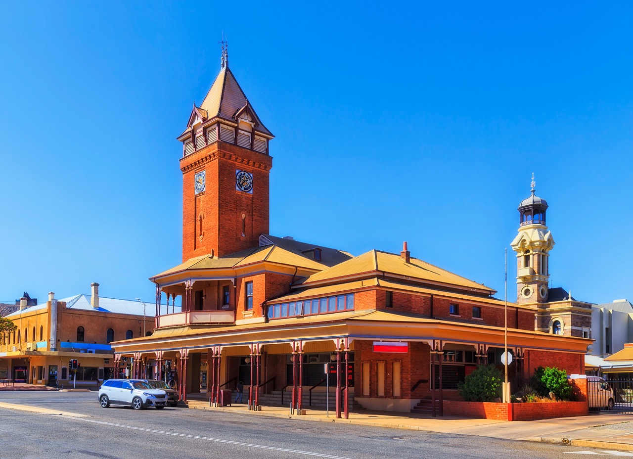 Heritage_architecture_or_mining_relics_in_Broken_Hill_Large.jpeg