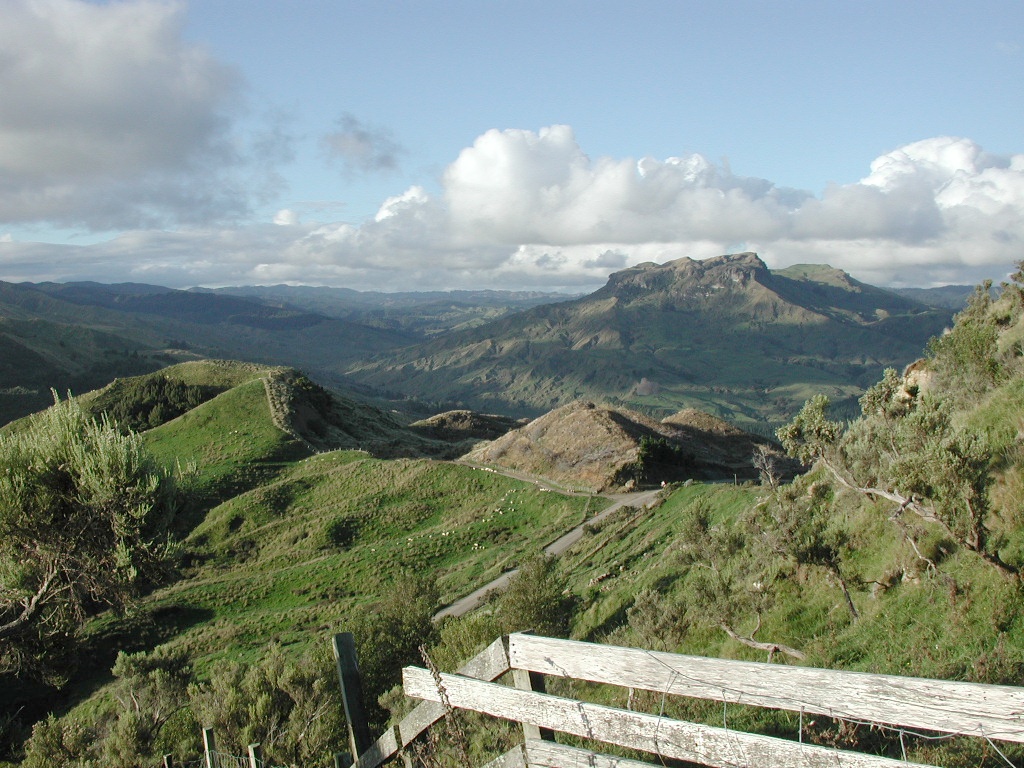 View_from_route_to_the_Mangaone_caves.jpg