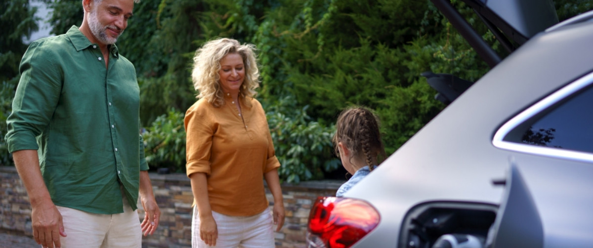 Thrifty_NEW_Website_10_Off_EV Image 1200x502.jpg