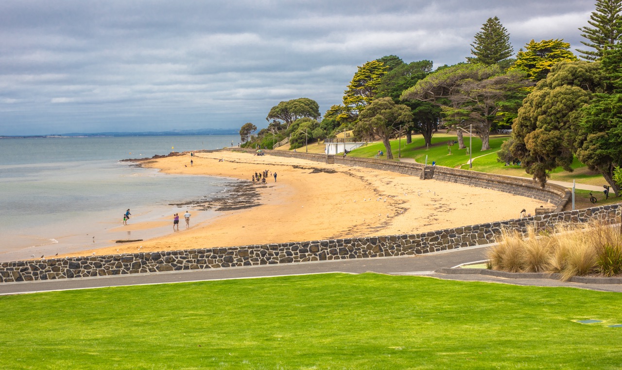 Boardwalk_with_tourists_overlooking_Phillip_Island_coastline_Large.jpeg