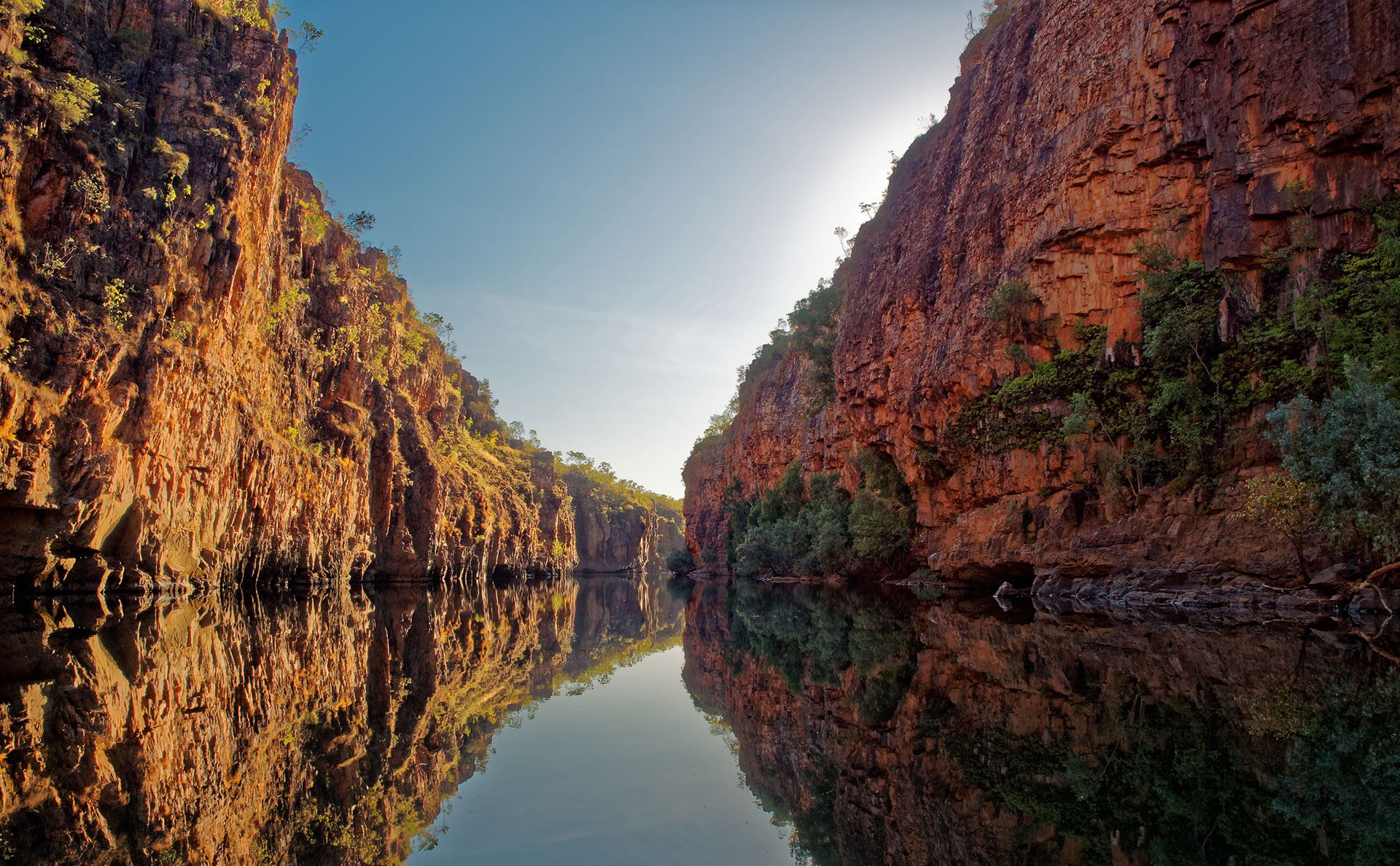 Thrifty_June_617083964_Katherine_Gorge_On_Early_Morning_Boat.jpg