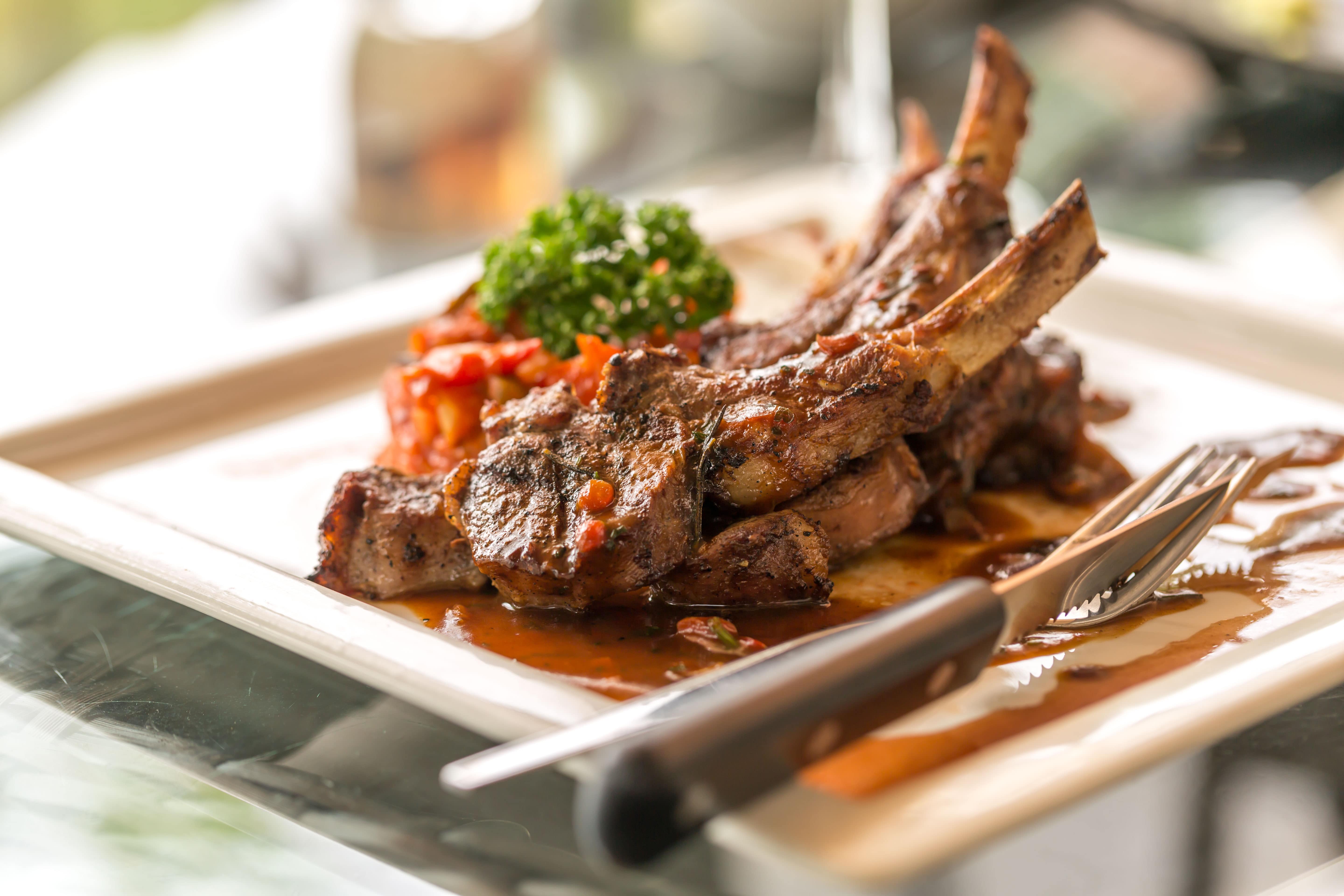 COMPRESSED_Fine_Dining_in_New_Zealand_1_shutterstock_388205365-min.jpg