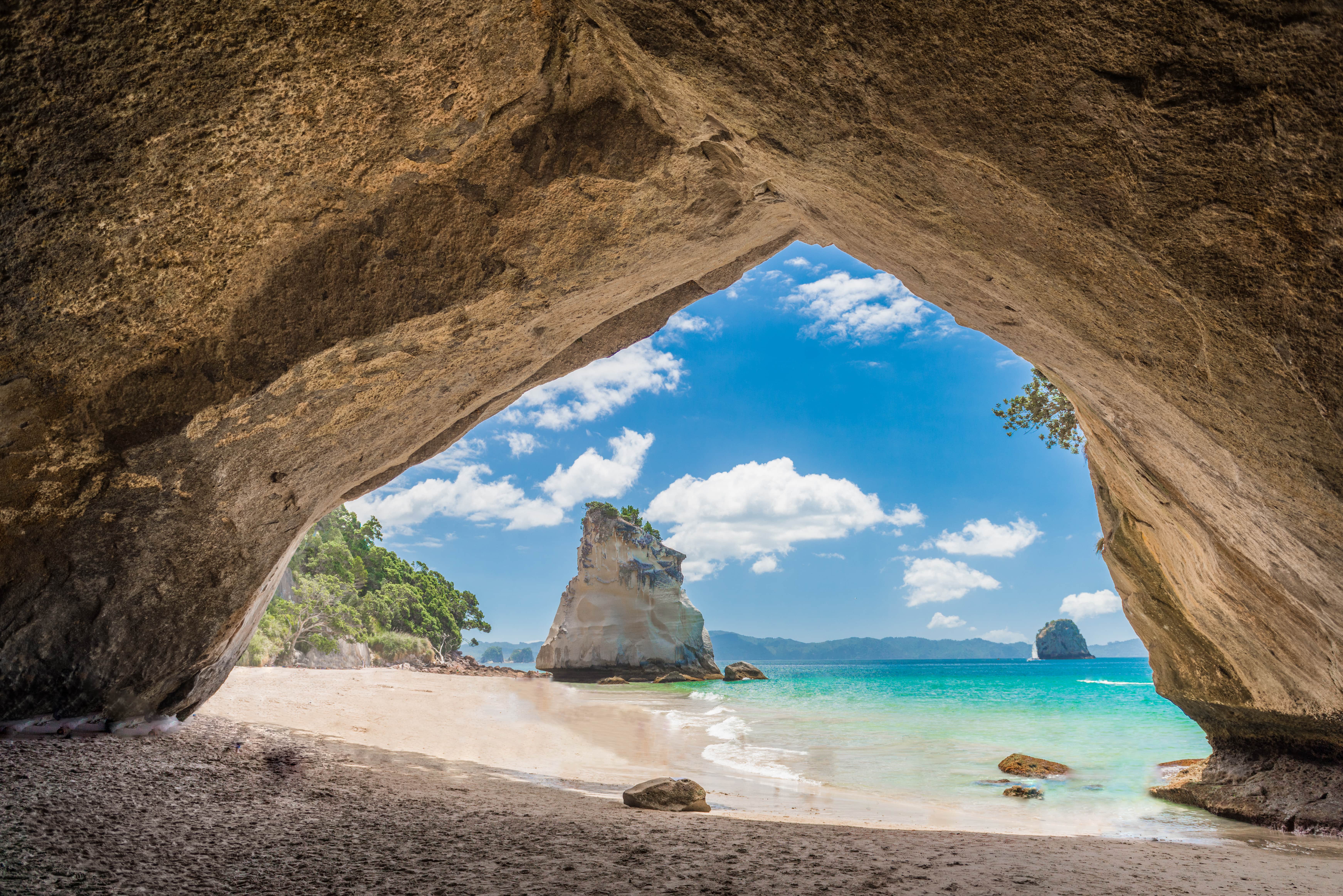 COMPRESSED_Cathedral_Cove_shutterstock_614460731-min.jpg