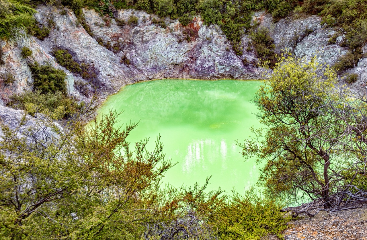 Wai-O-Tapu_Thermal_Wonderland_Large.jpeg