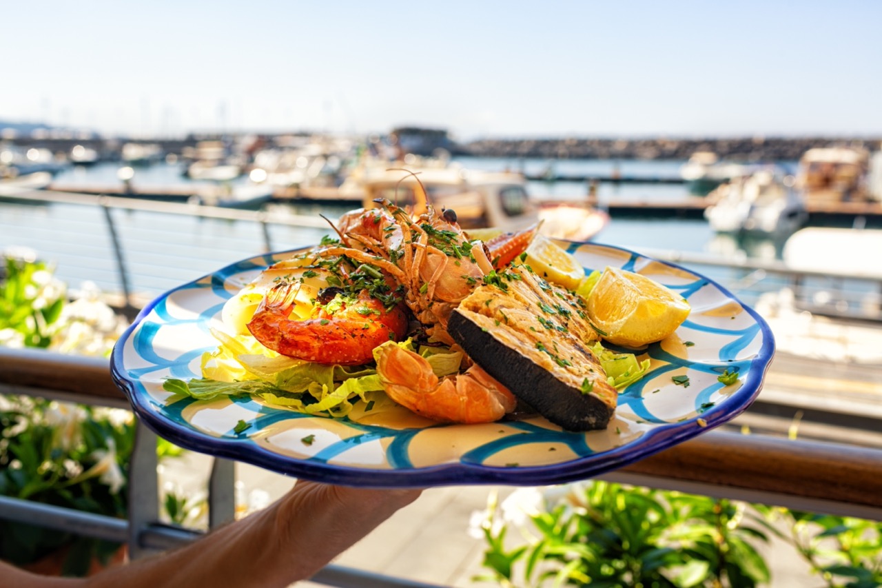 Fresh_seafood_platter_by_the_coast_Large.jpeg