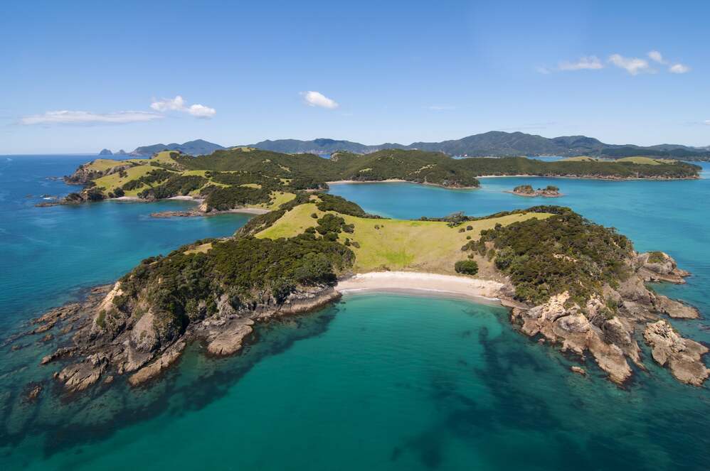 SEO_Thrifty_June_124537021_Aerial_Shot_Urapukapuka_Island_Bay_Islands_1-min_998x663.jpg