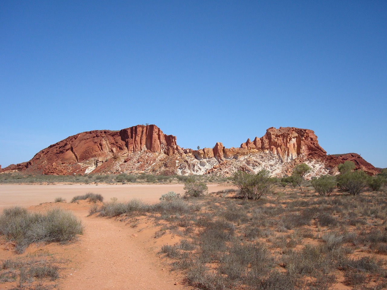 View_of_Rainbow_Valley_Conservation_Reserve._Large.jpeg