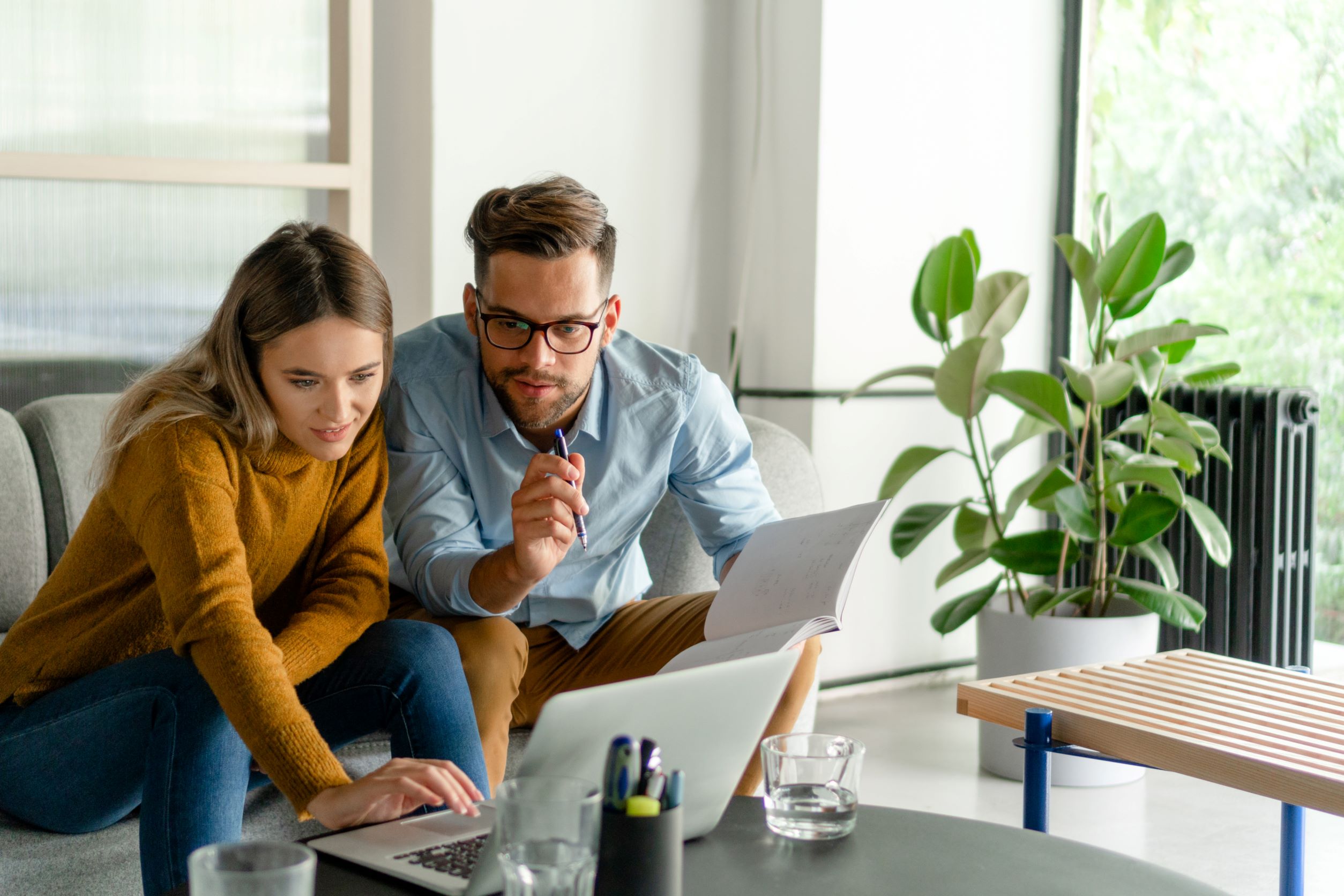 Men and women on the laptop