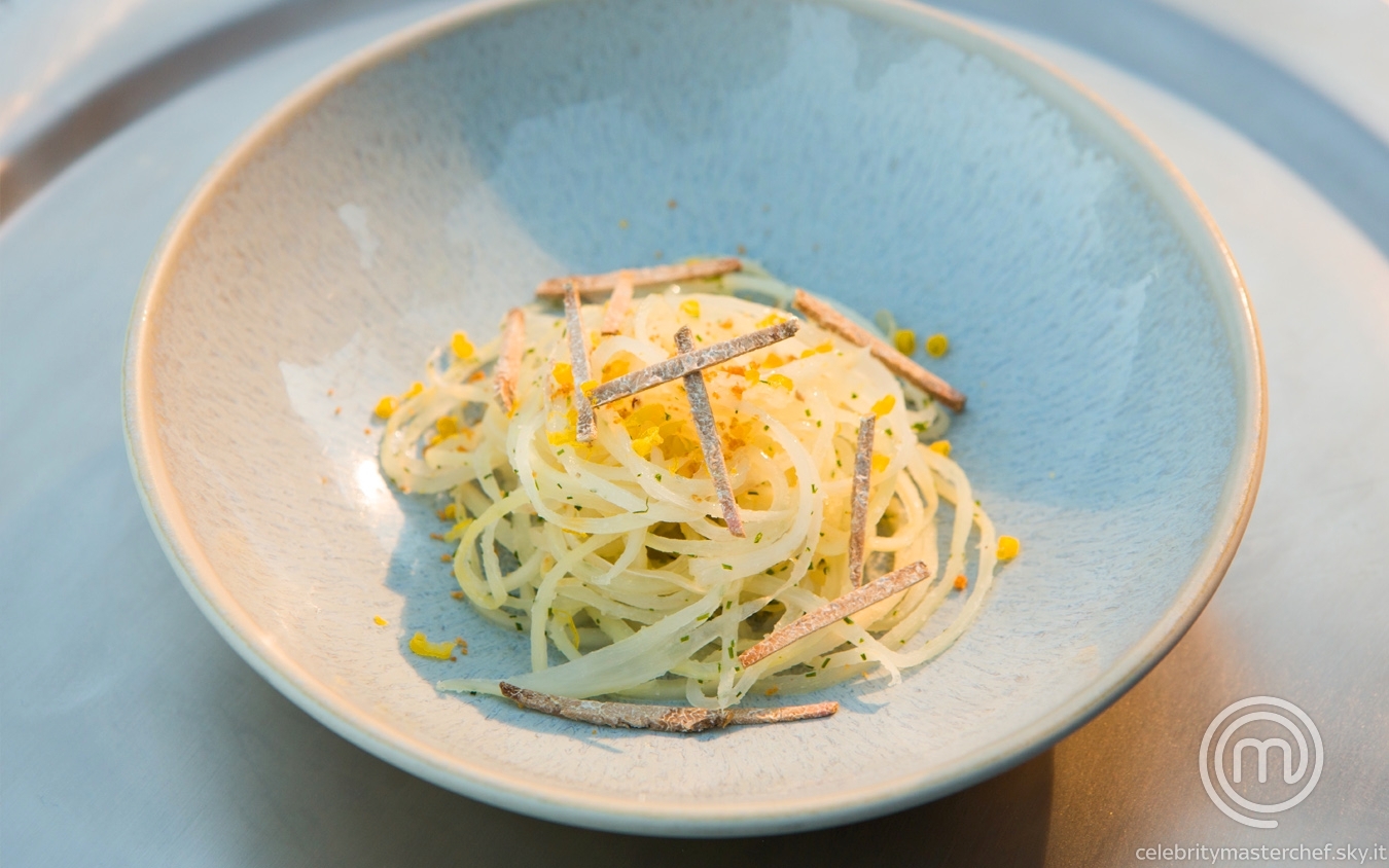 Spaghetti di salsifis, lardo d'Arnad e tartufo bianco d'Alba
