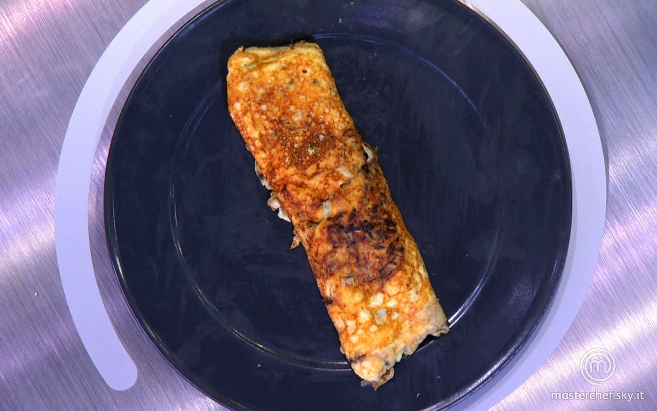 Omelette abbronzata con radicchio rosso, parmigiano e cipollotto