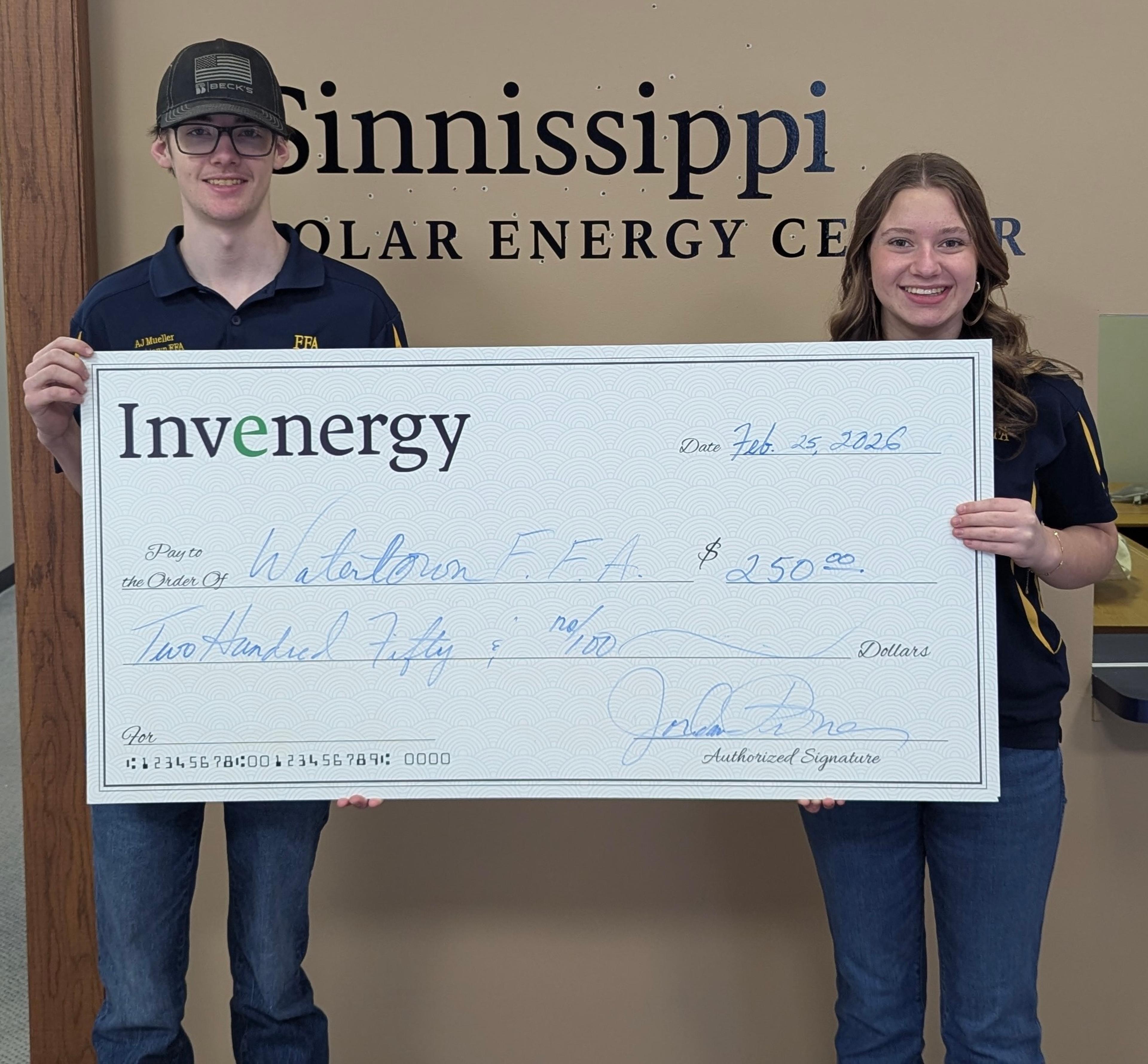 Sinnissippi Solar donates to Watertown FFA