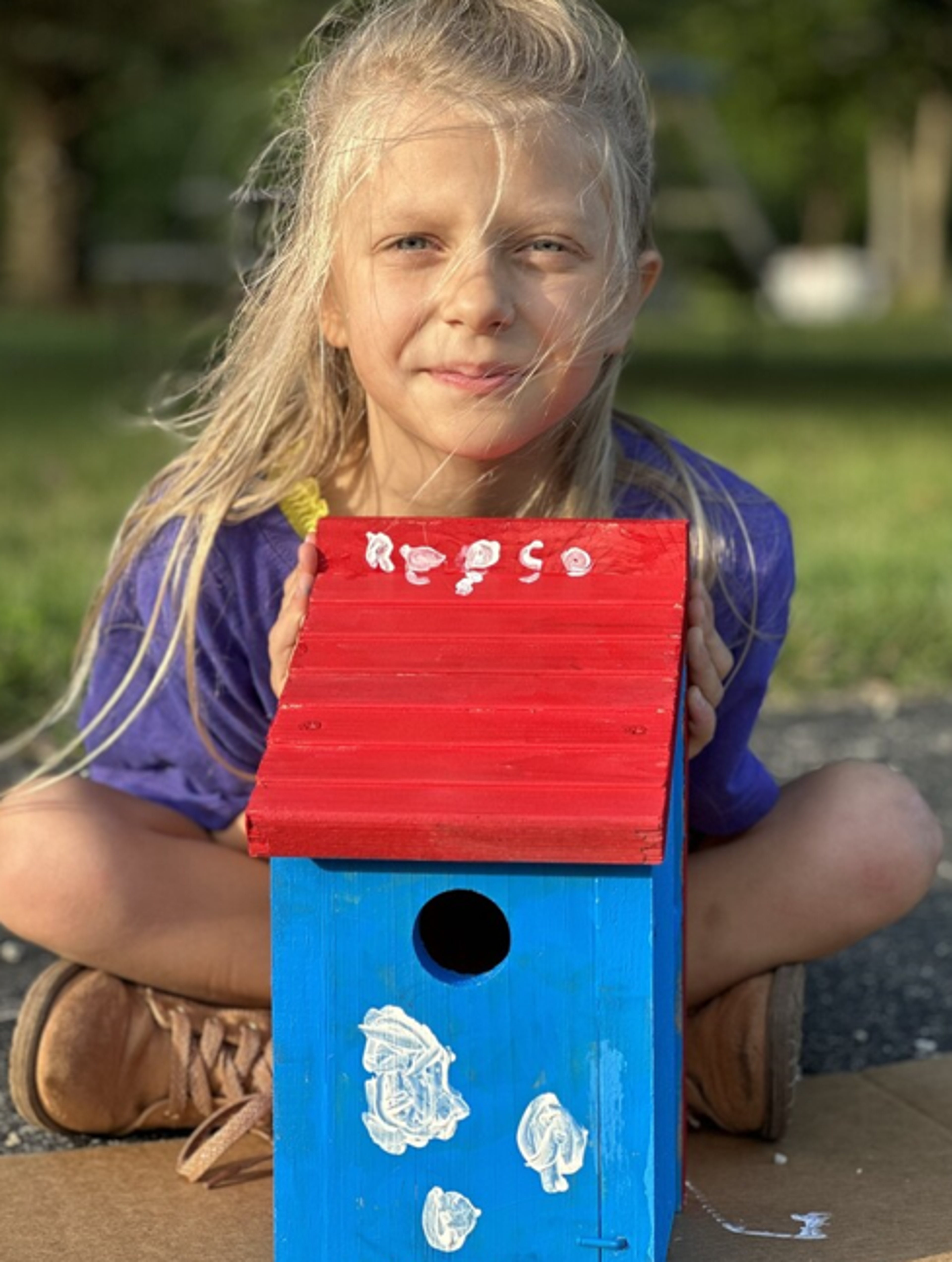 Invenergy hosts birdhouse building event