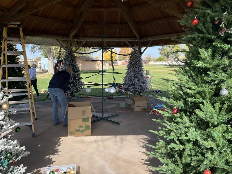 Invenergy joins Joseph City Chamber for Tanner Park clean-up