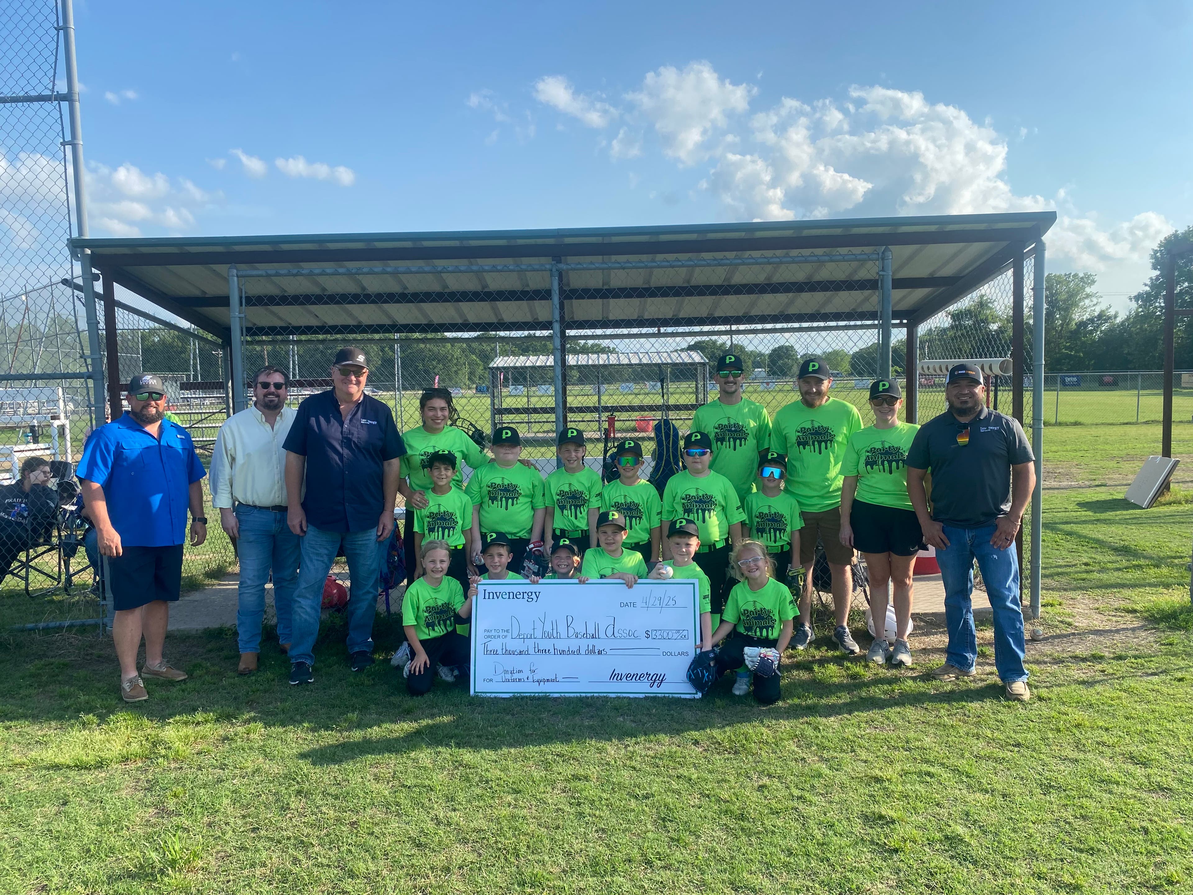 Invenergy Donates $3,300 to the Deport Baseball Association