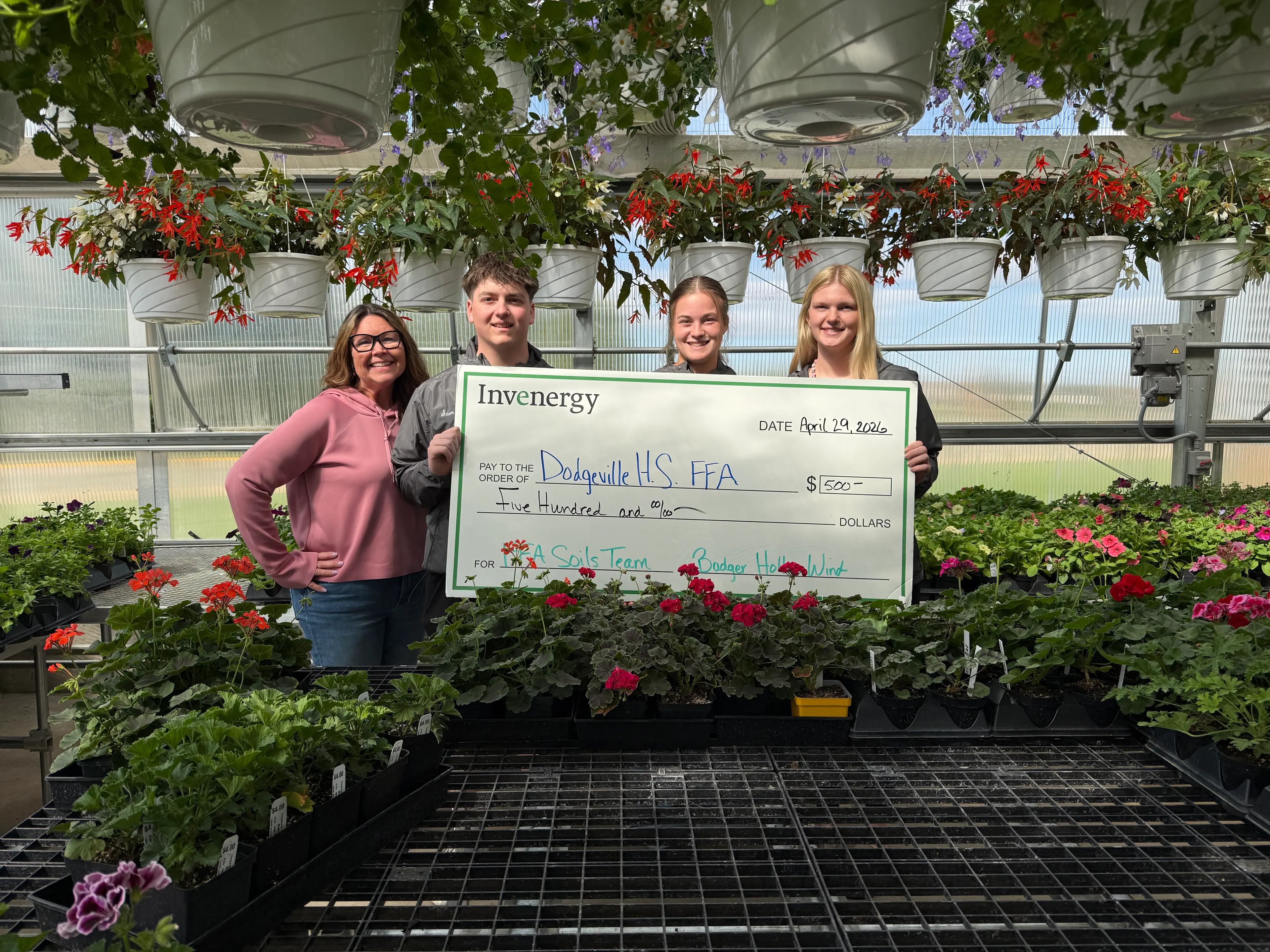 Badger Hollow Wind donates to Dodgeville FFA's National FFA Soils Contest team