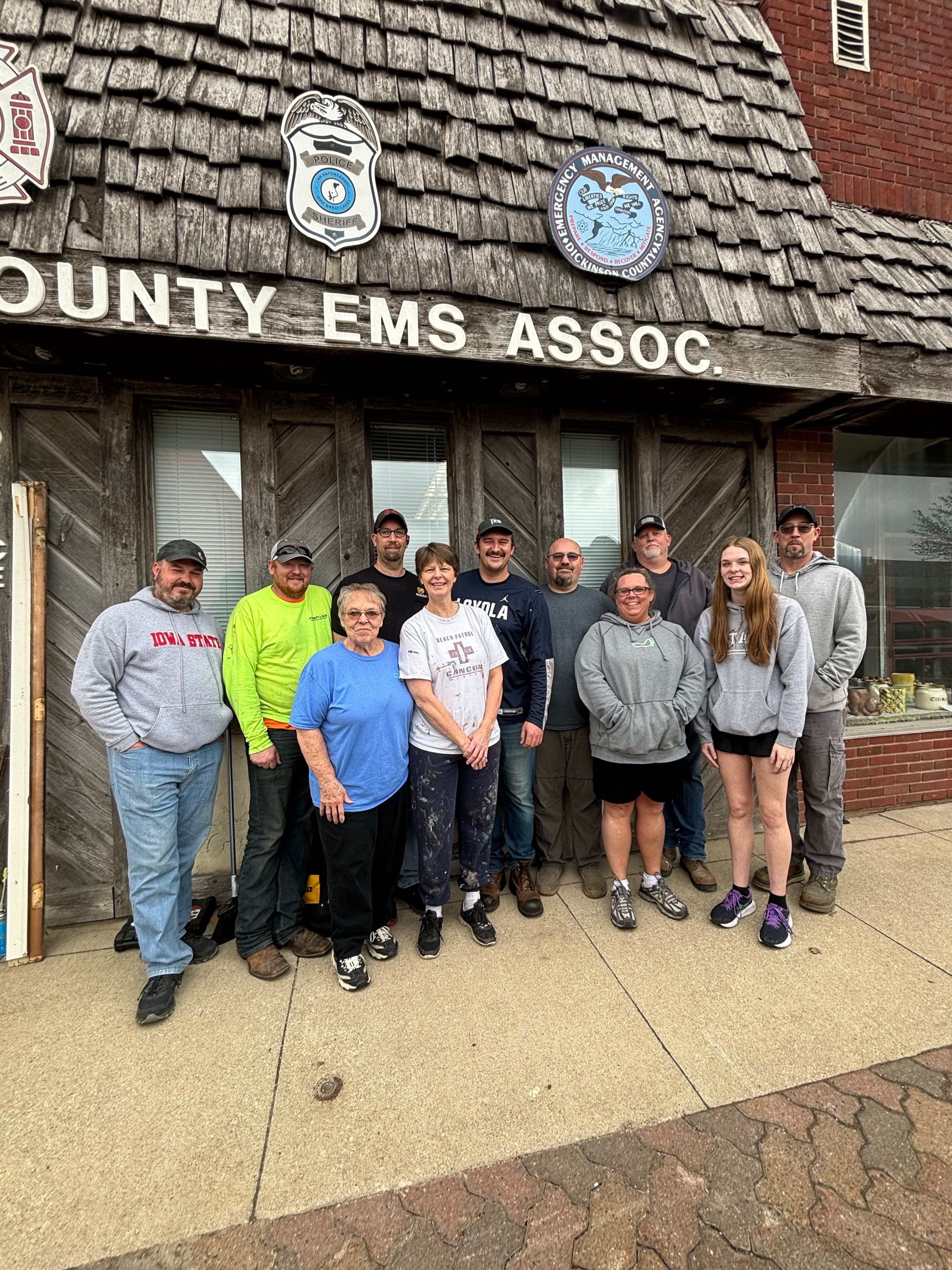 Red Rock Wind team volunteers with the Dickinson County EMS