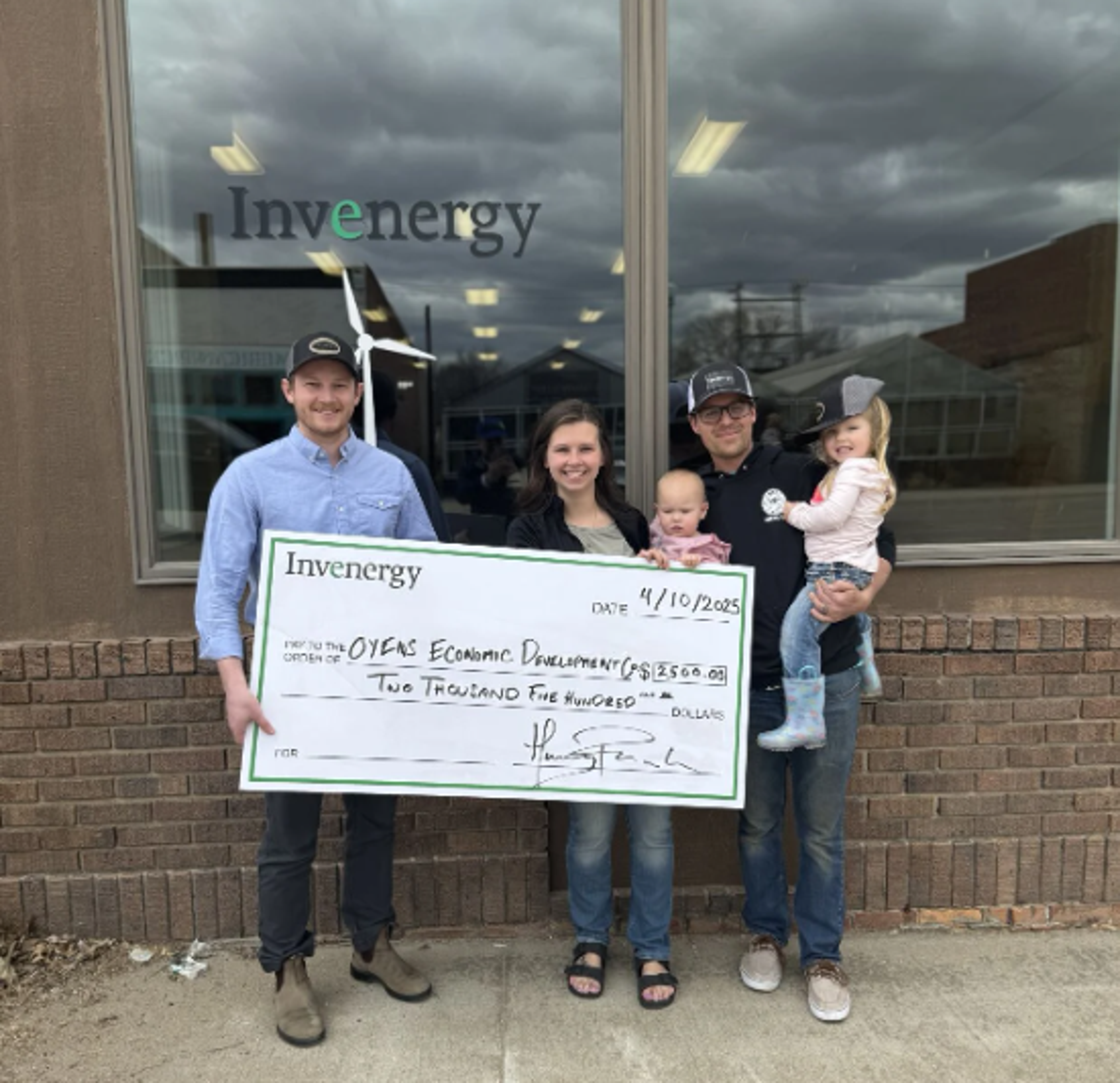 Invenergy donates to Oyens Economic Development Corporation
