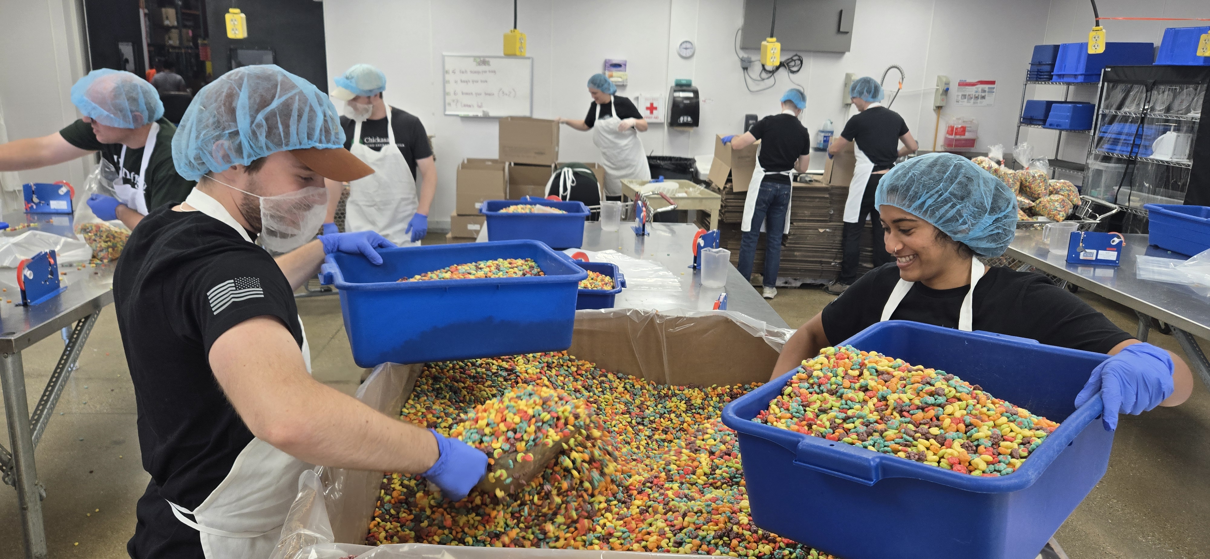 Invenergy volunteers at Second Harvest Food Bank of Southern Wisconsin 