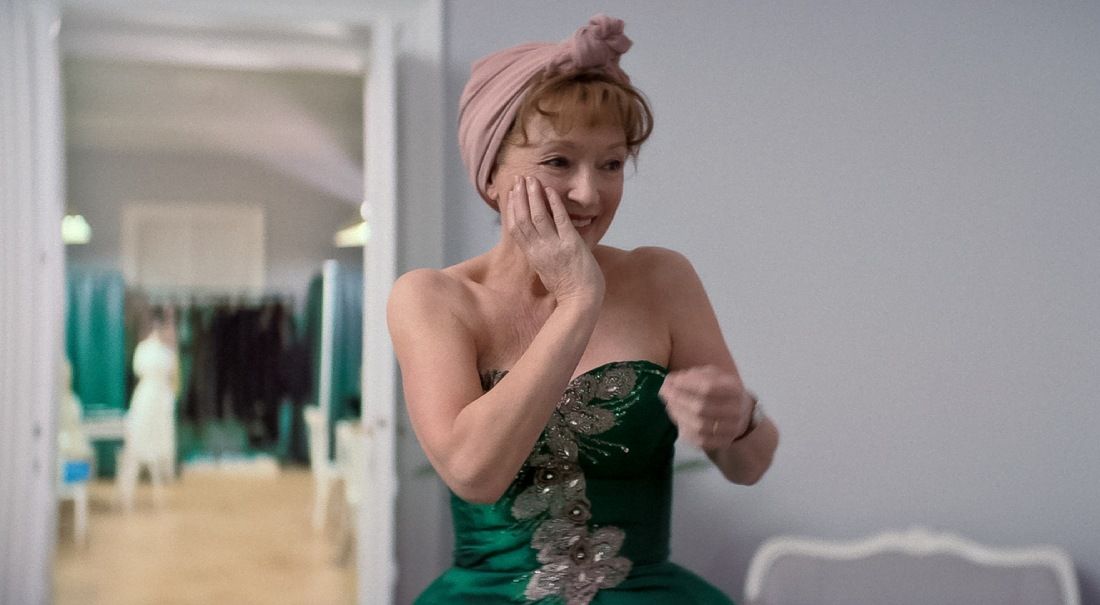 green emerald velvet dress Mrs. Harris Goes to Paris and Mrs. Harris Goes to New York: Gallico, Paul,  Stevenson, Juliet: 9798212360692: Amazon.com: Books