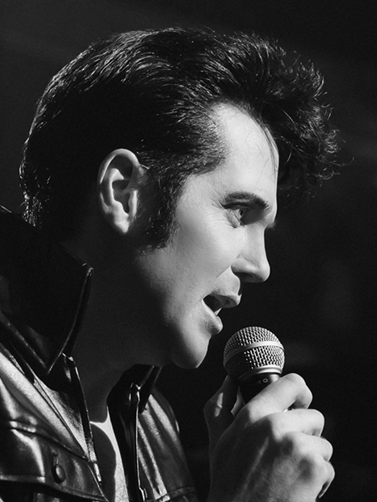 Travis LeDoyt as Elvis at Hard Rock Live