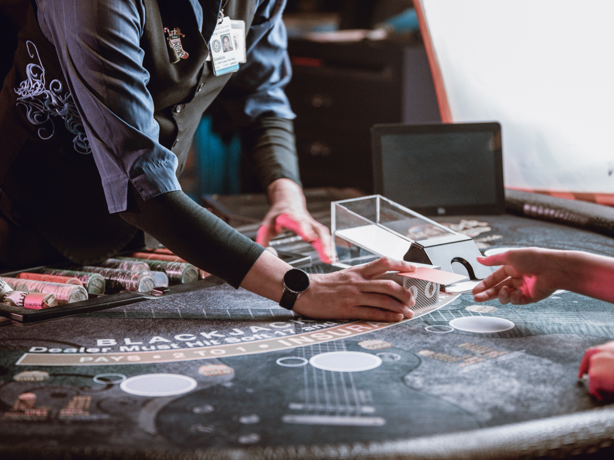 Blackjack with Blazing 7’s Progressive