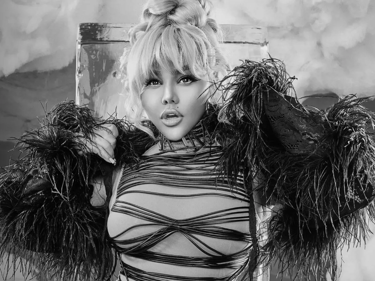 Lil' Kim Hotel Package