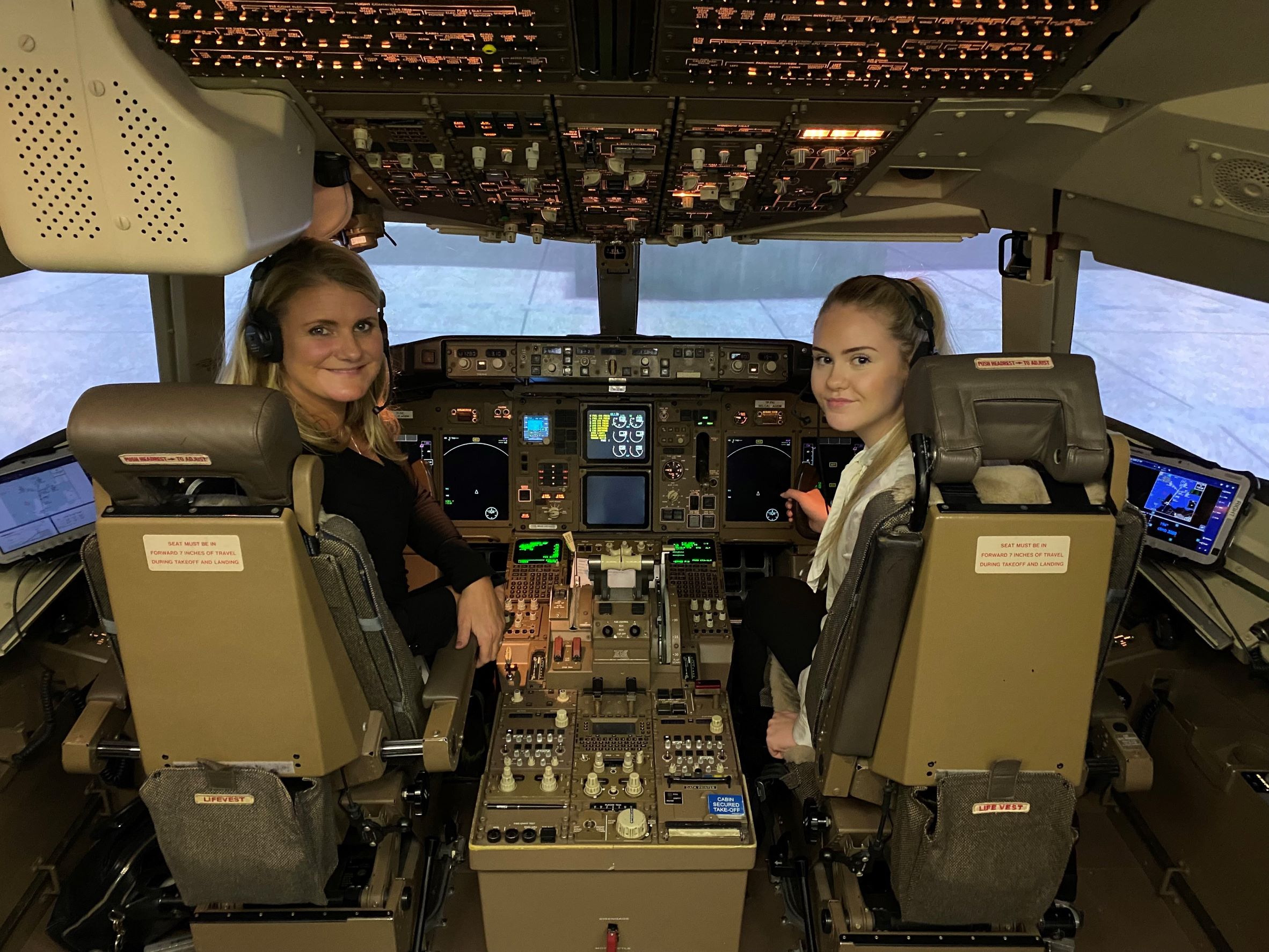A 2022 photo from a cockpit shows Linda on the left and her daughter, Birna Katrín, on the right