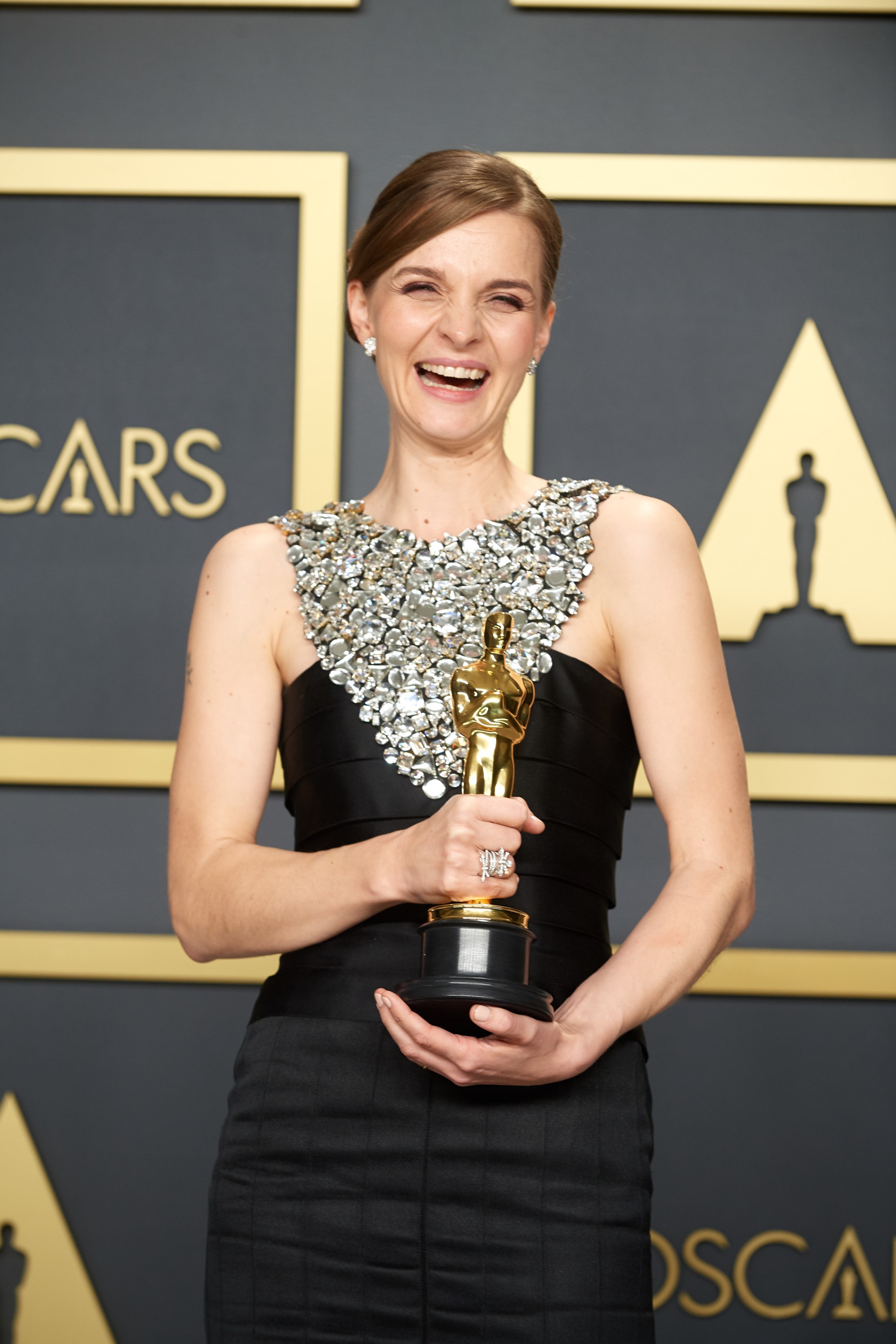 Hildur Guðnadóttir holding the Oscar she received for Best Original Score at the 2020 Academy Awards.