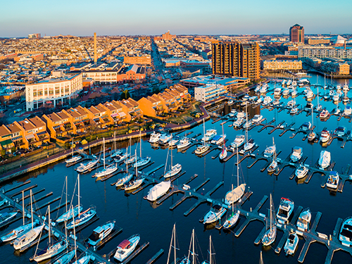 A birds eye view of the harbour in Baltimore, with several boats docked 