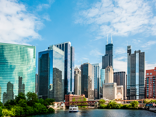 The Skyscapers of Chicago pictured from afar with the DuSable bridge in the frame 