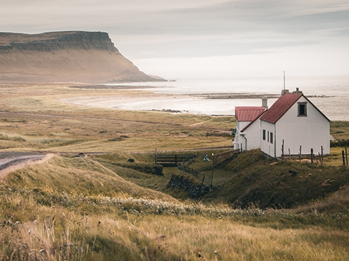 a lonely farm in the Icelandic landscape