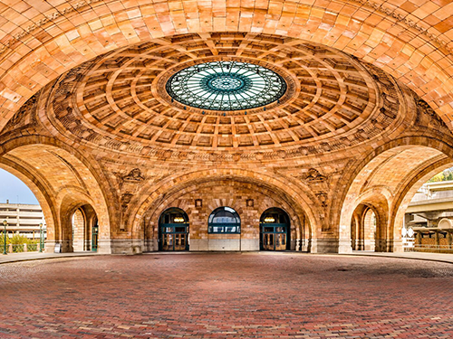 De hoofdingang van het treinstation van Pittsburgh 