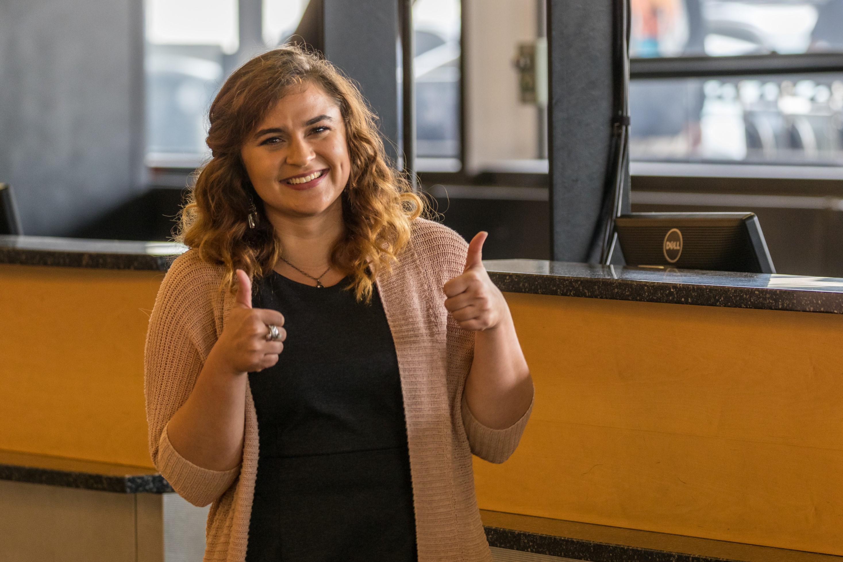 Hayley Nichols, the one millionth Icelandair Saga Club member pictured smiling into the camera with two hands in thumbs up position