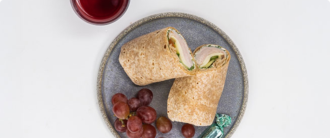 Reykjavík 737 Main Cabin dining experience