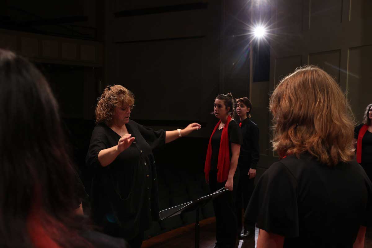 choraliers singing