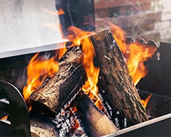 Pack de Briquetas 30 Kg y Paquete de 24 pastillas de Encendido Ecológico  Chimeneas, Estufas y Cocinas Leña Sin Aditivos