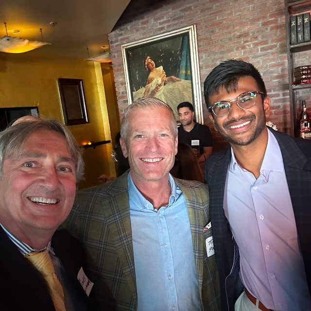 ophthalmology-residency-senior-celebration-match-dinner-group-7-square.png (2)