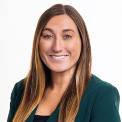 Portrait of Amanda English.