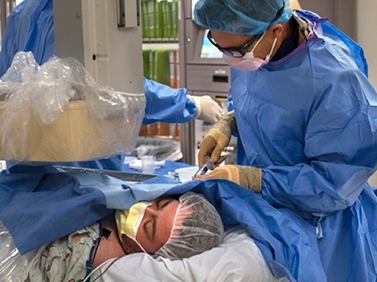 surgeon in operating room getting ready for a procedure