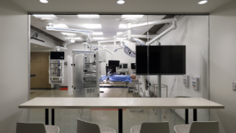 Simulated operating room to allow fellows to practice