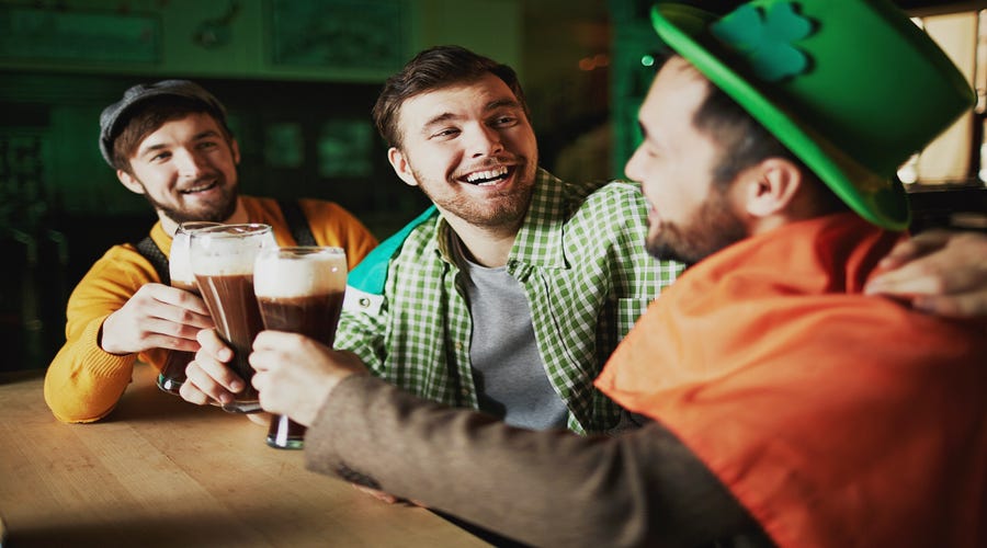 De duendes à cerveja verde: conheça cinco símbolos do Dia de São