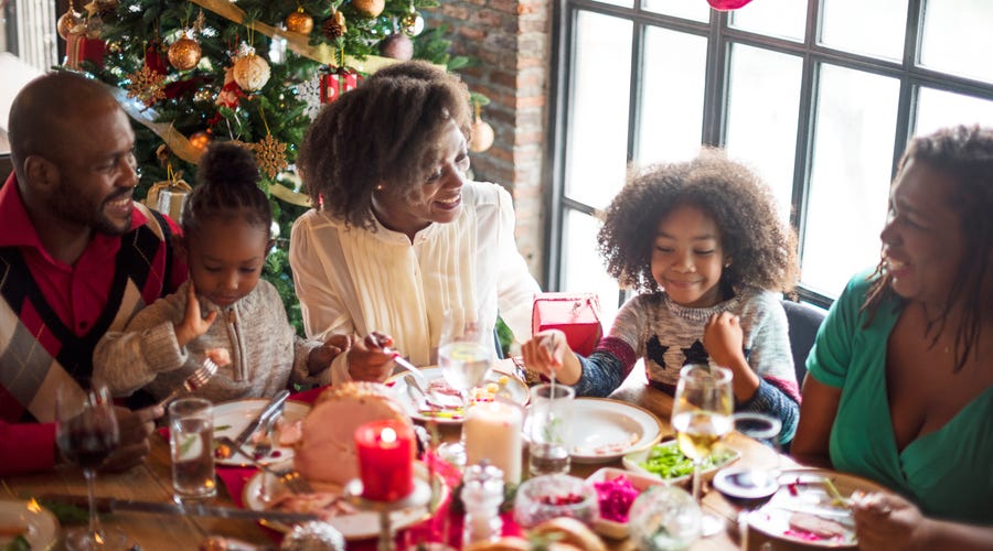 Família celebra o Natal em vários idiomas