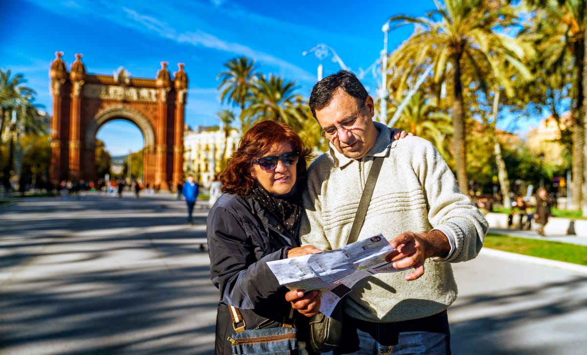 Casal estuda espanhol com aulas particulares do Berlitz para fazer viagem