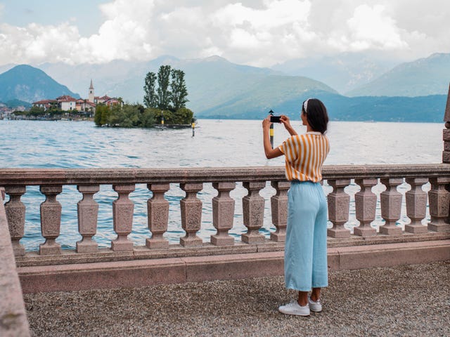 Mulher tem aulas particulares de italiano com o Private Program do Berlitz