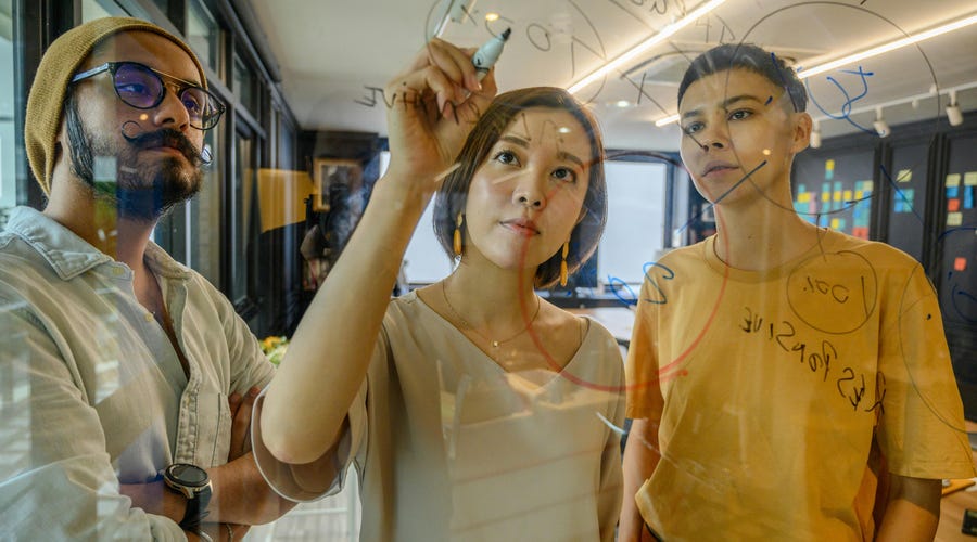 Veja benefícios e desafios da geração z no mercado de trabalho.