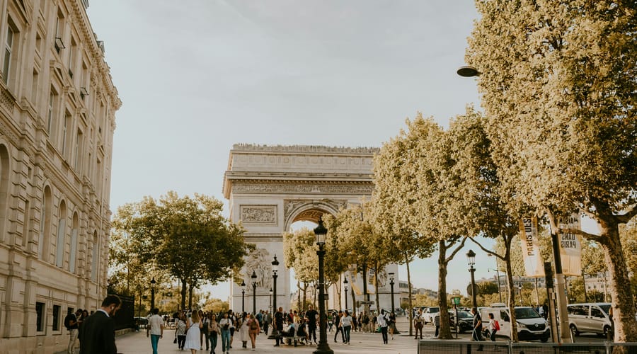 Arco do Triunfo em Paris, na França, sendo um dos países mais visitados do mundo.