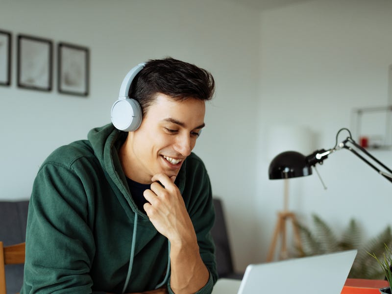 Homem contrata o Berlitz por ser o melhor curso de inglês