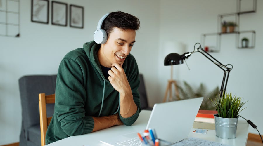 Homem contrata o Berlitz por ser o melhor curso de inglês