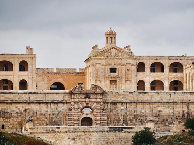Sítio arqueológico em Gzira, Malta, para visitar durante o intercâmbio.