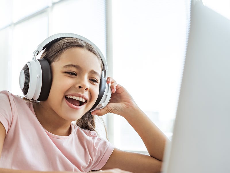 Criança estuda idiomas com o Berlitz